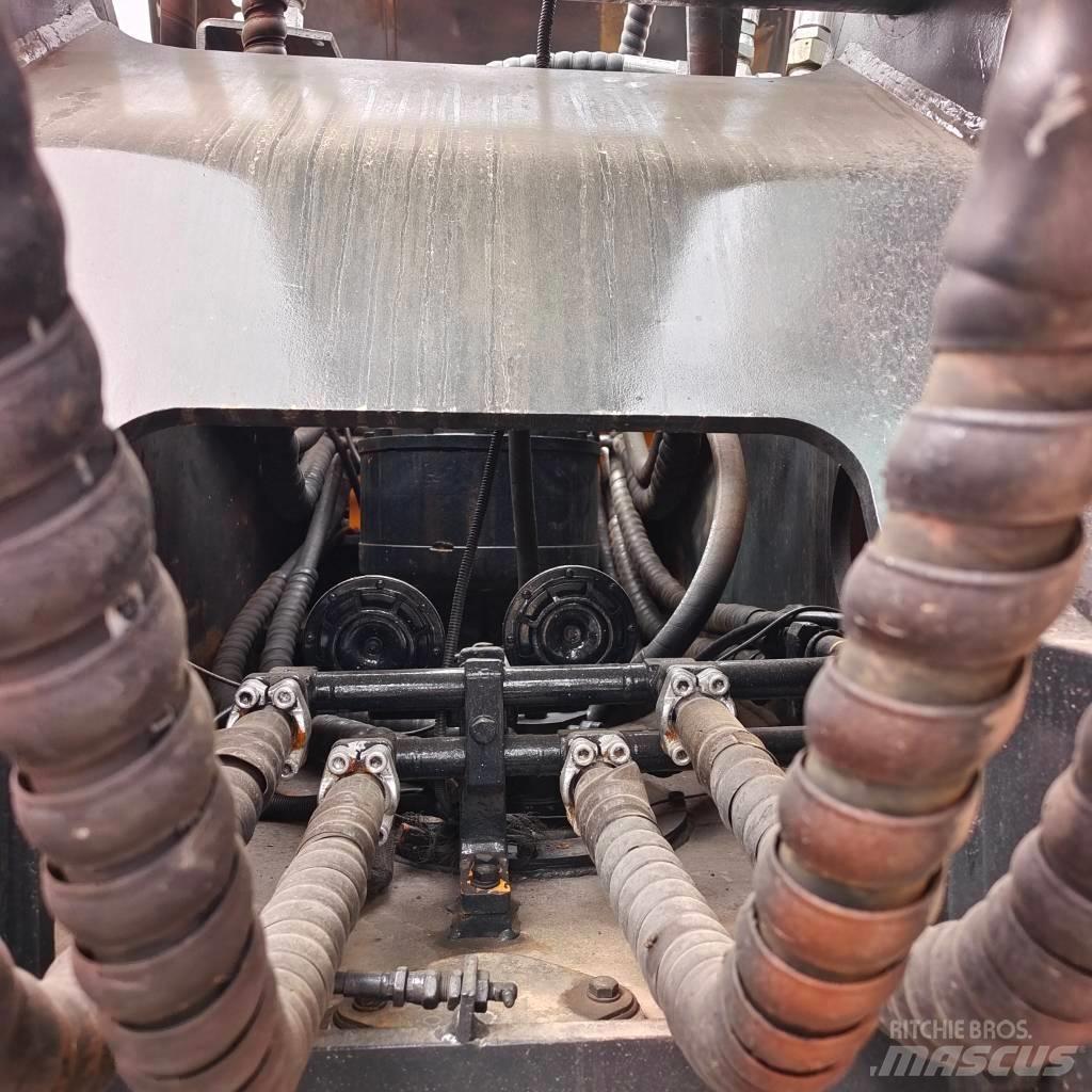 Hyundai 330LC-9T Rupsgraafmachines