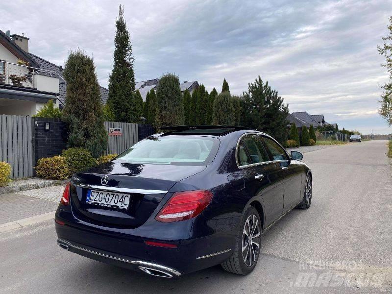 Mercedes-Benz E 300D Auto's