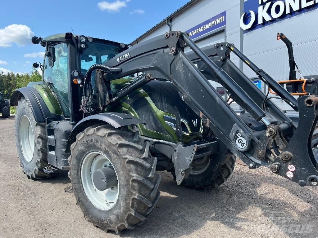 Valtra T 145 Tractoren