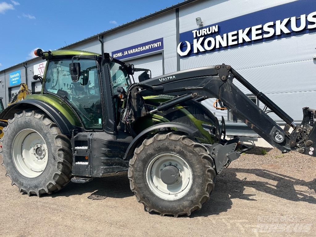 Valtra T 145 Tractoren