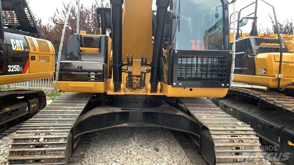 CAT 324 Rupsgraafmachines