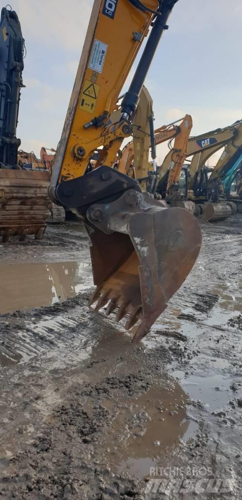JCB JS 220 LC Rupsgraafmachines