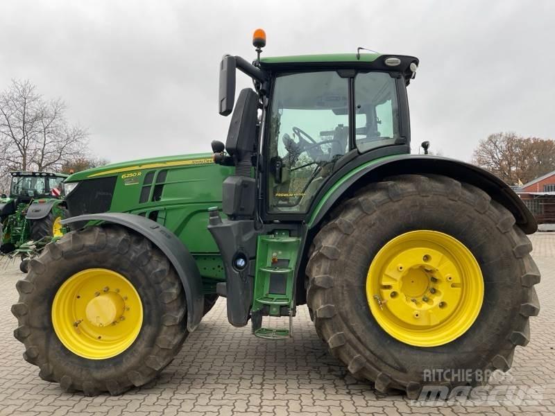 John Deere 6250R Tractoren