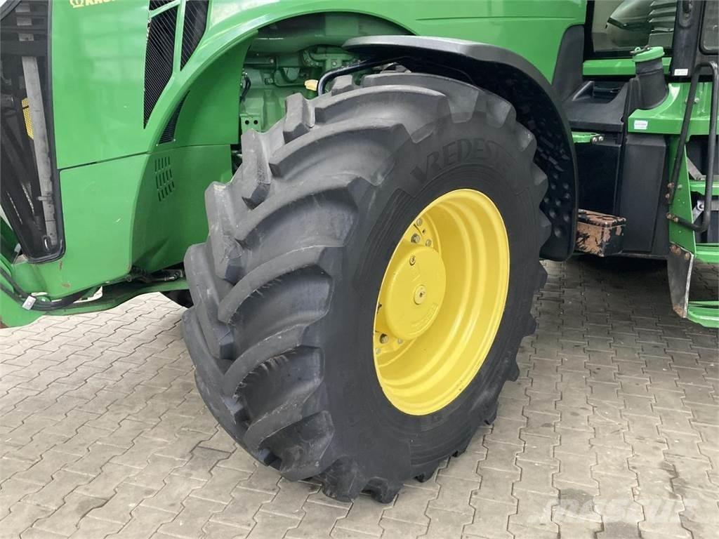 John Deere 8335R Tractoren