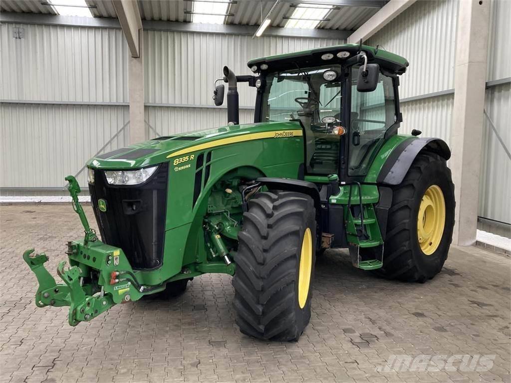 John Deere 8335R Tractoren