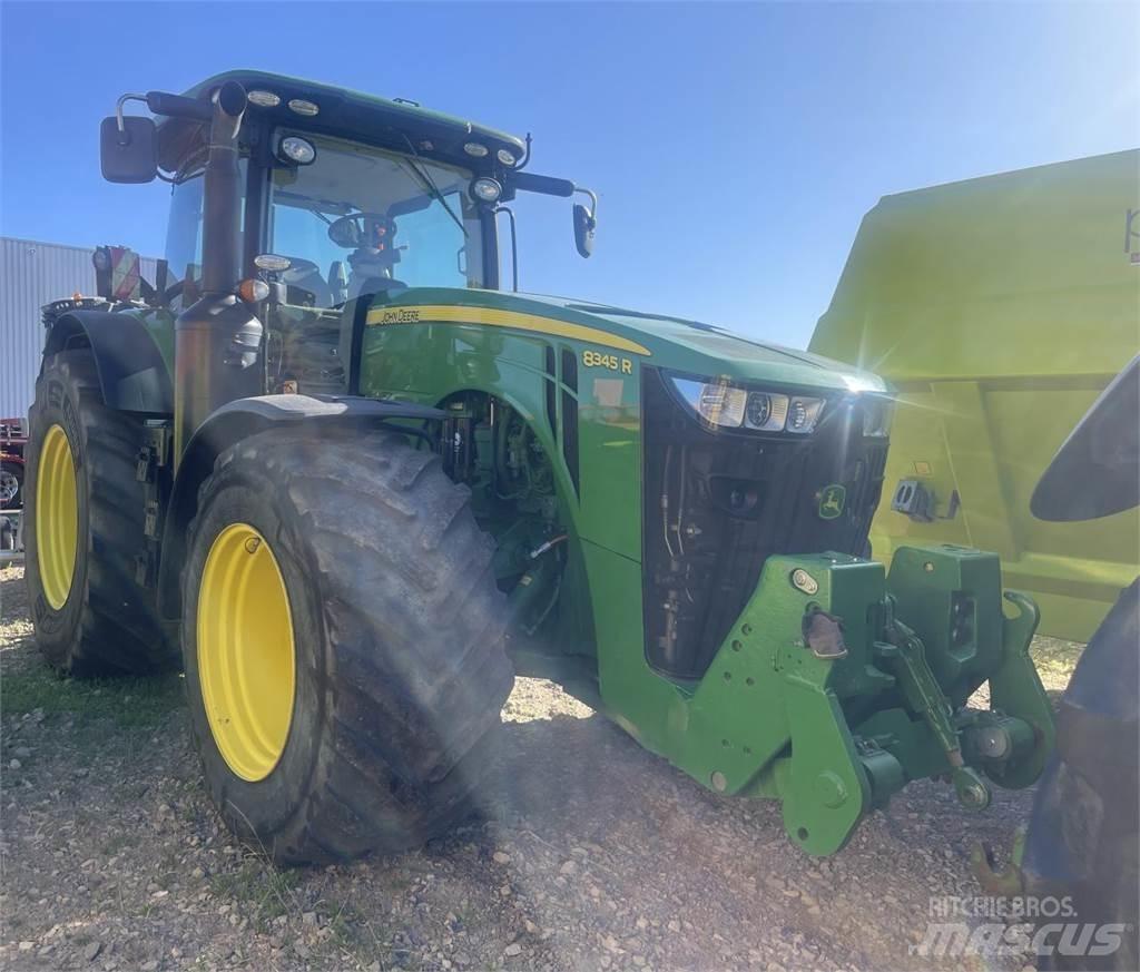 John Deere 8345 R Tractoren