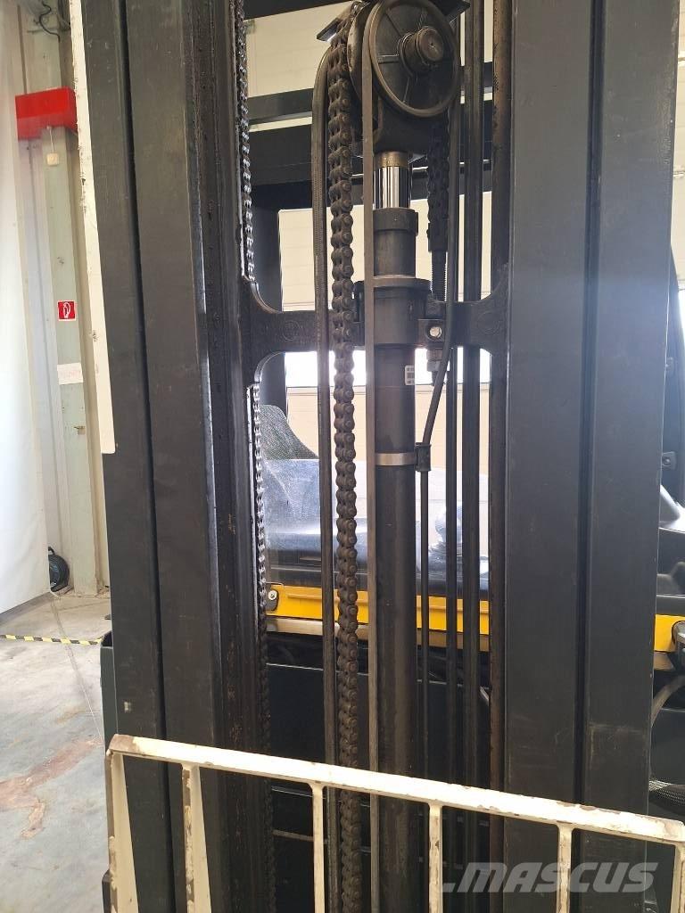 Yale MR 14 Reachtruck voor hoog niveau
