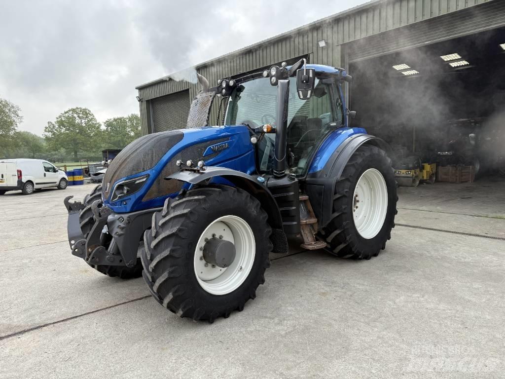 Valtra T 234 Versu Tractoren