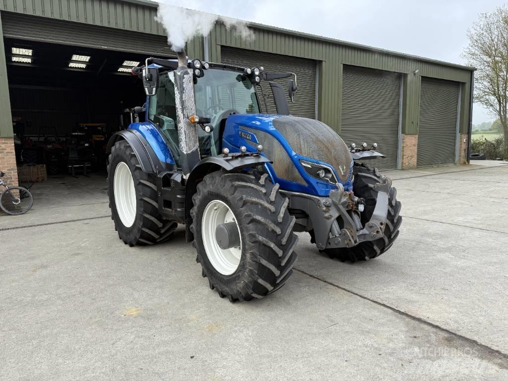 Valtra T 234 Versu Tractoren