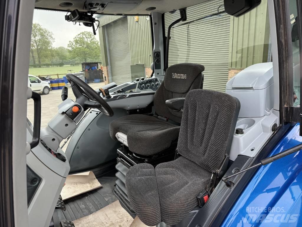 Valtra T 234 Versu Tractoren