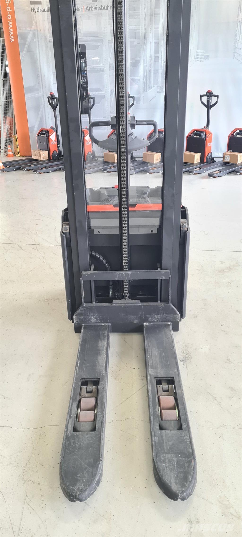 Toyota SWE120L Zelfrijdende stapelaars