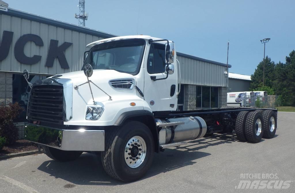 Freightliner 114 SD Chassis met cabine