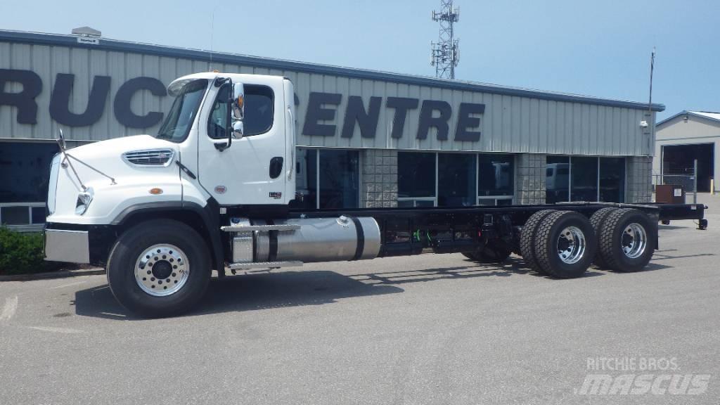 Freightliner 114 SD Chassis met cabine