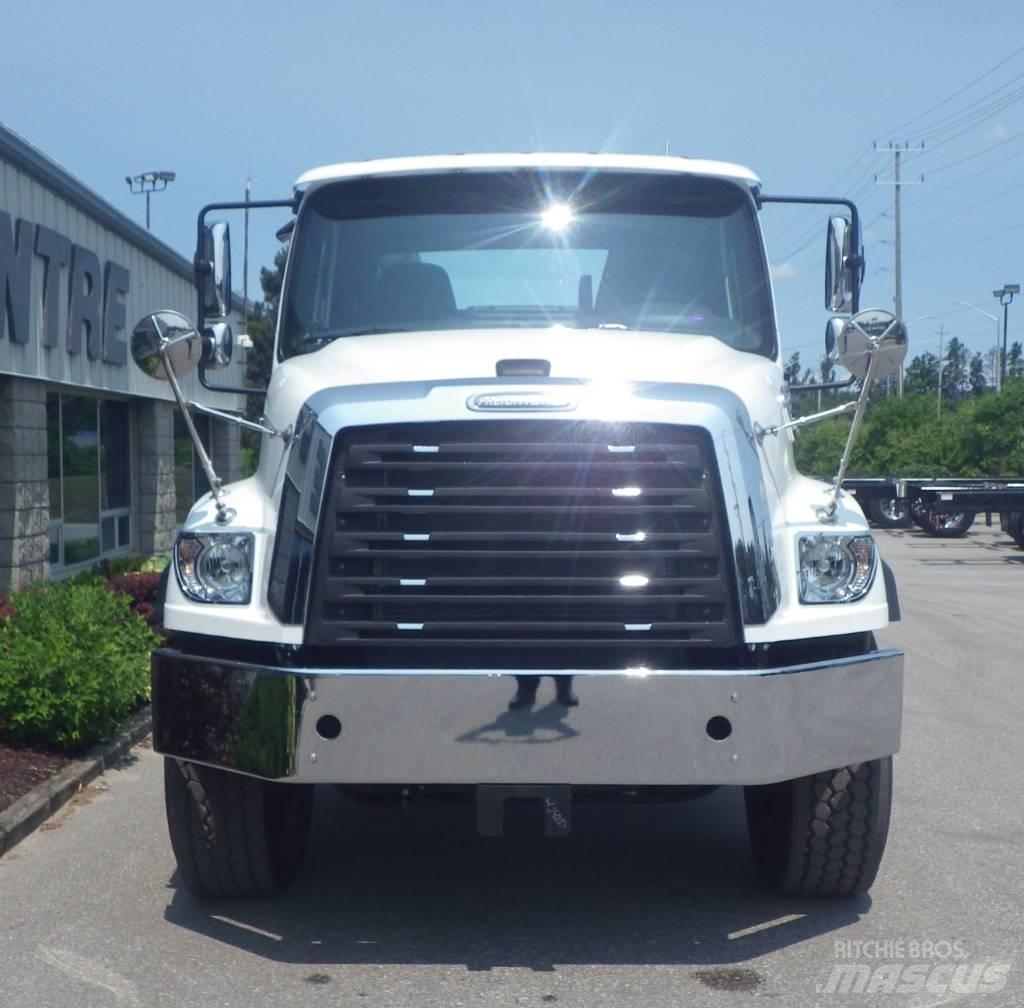 Freightliner 114 SD Chassis met cabine