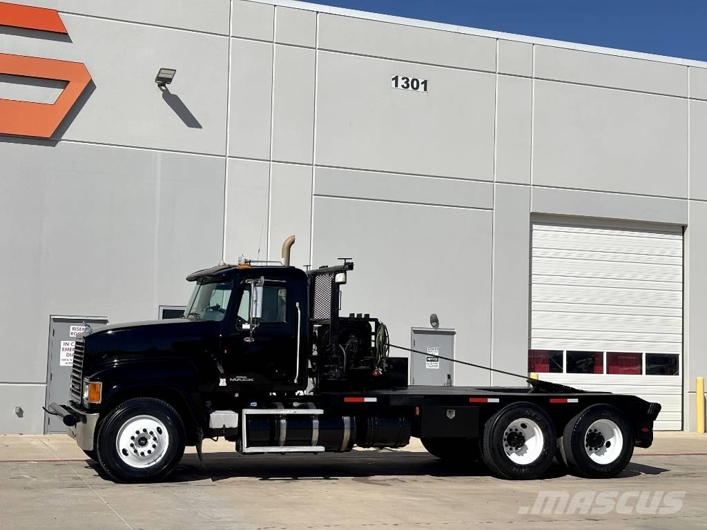 Mack CHU 613 Sleepwagens