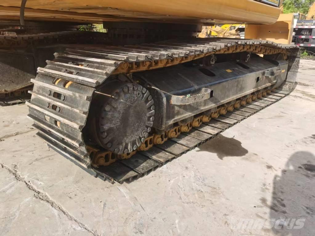 CAT 320D2 Rupsgraafmachines