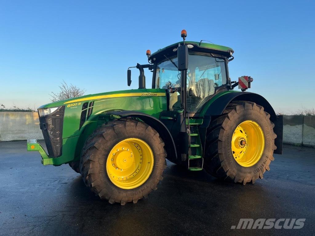 John Deere 8320 R Tractoren