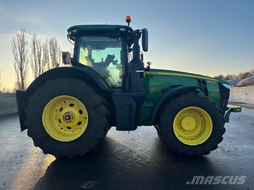 John Deere 8320 R Tractoren