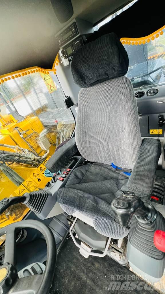 Komatsu PW 158 Wielgraafmachines