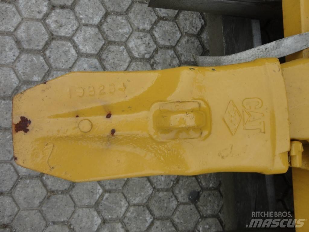 CAT 374 CAT bucket Bakken