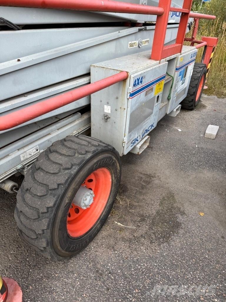 SkyJack SJ 9250 RT Schaarhoogwerkers