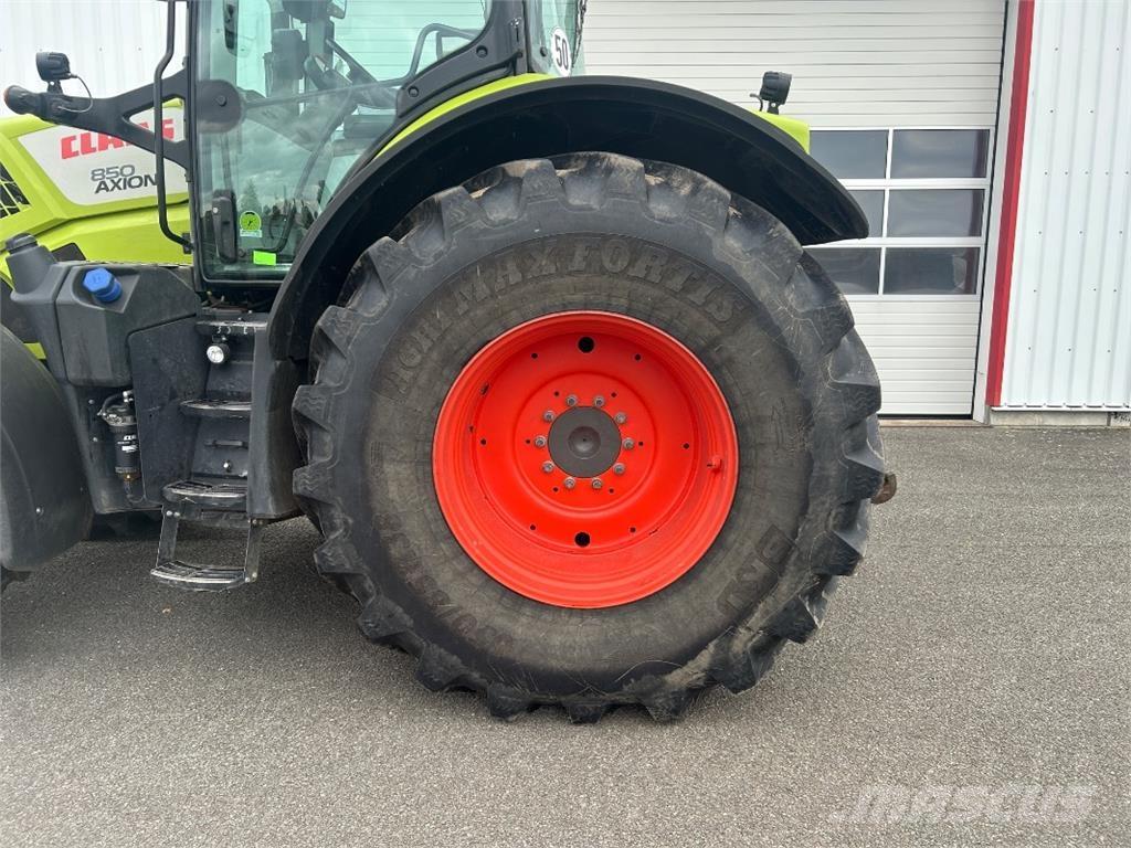 CLAAS Axion 850 Tractoren