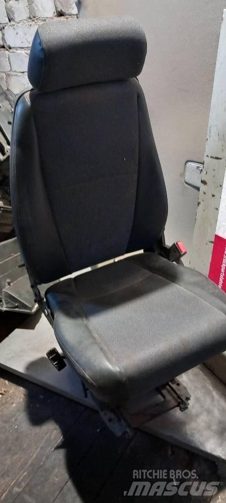 Scania 124.      2401822 Cabine en interieur
