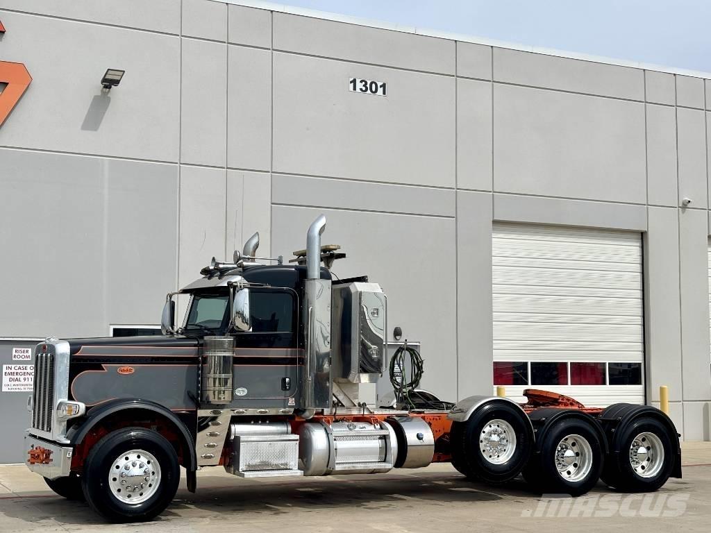 Peterbilt 389 Trekkers