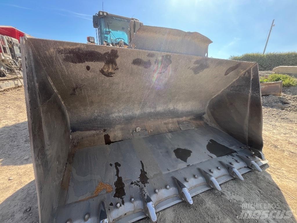 Volvo L180F Wielladers