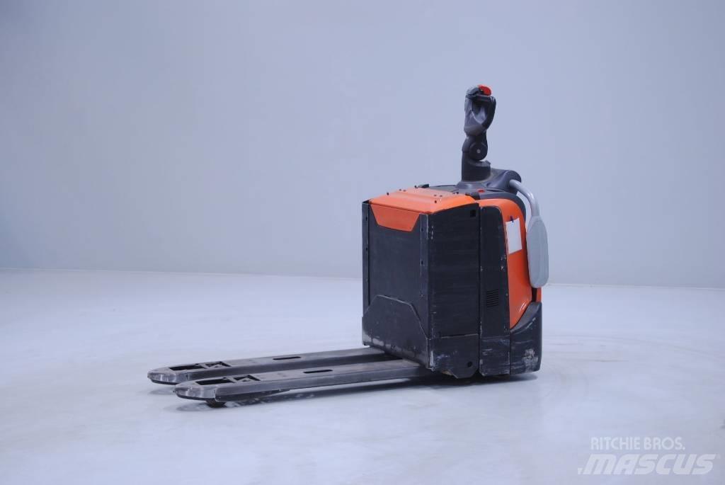 Toyota LPE200 Pallettruck met meerij platform