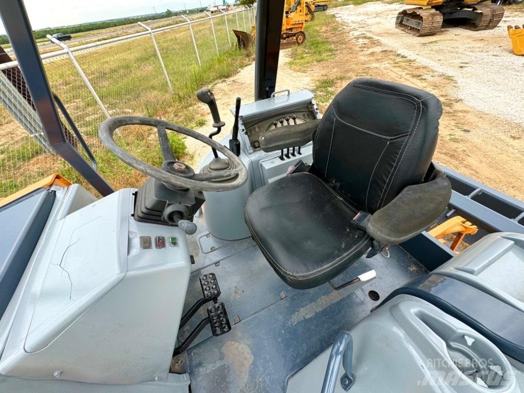 CASE 570 M XT Wielladers