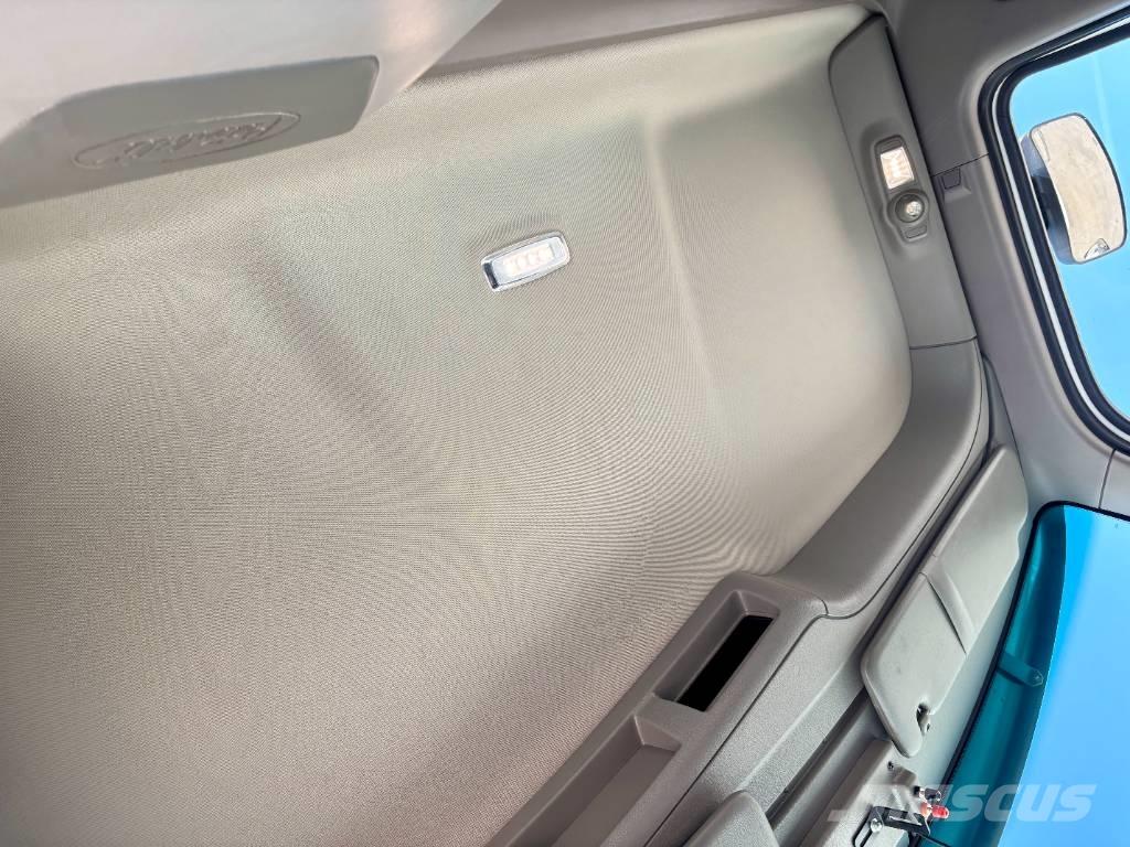 Peterbilt 567 Trekkers