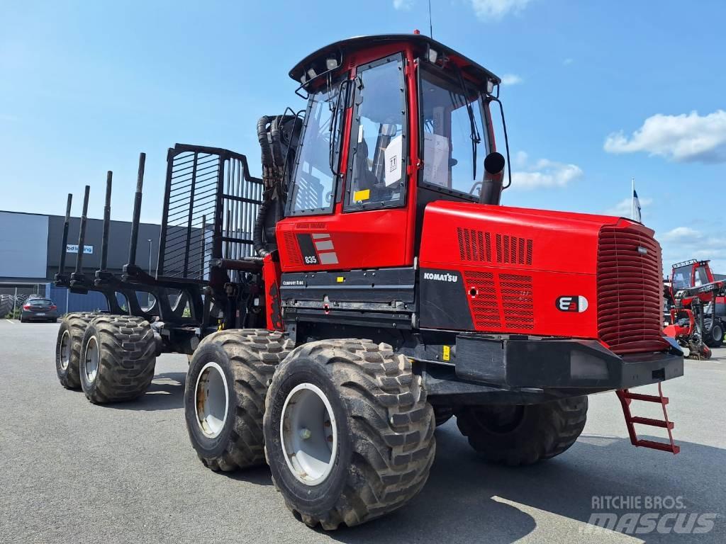 Komatsu 835 Uitrijwagens