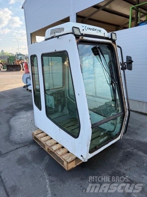 Liebherr CAB SERIE B Cabine en interieur