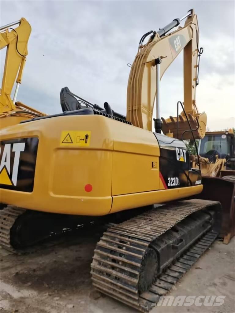 CAT 323 D Rupsgraafmachines