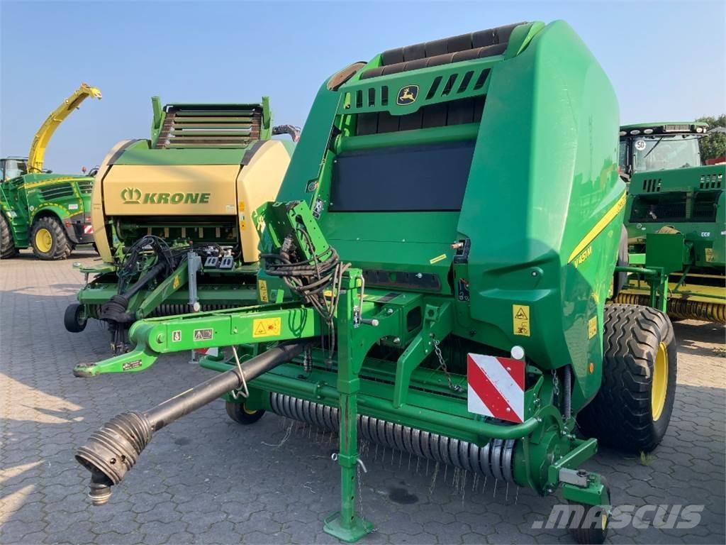 John Deere V451M Ronde-balenpersen