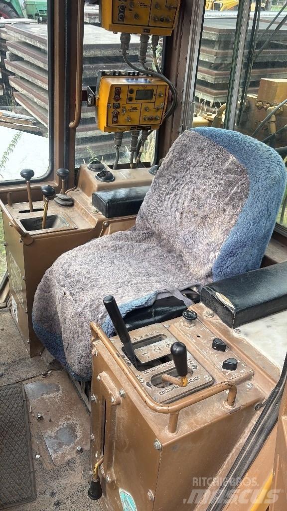 CAT D 4 C Rupsdozers