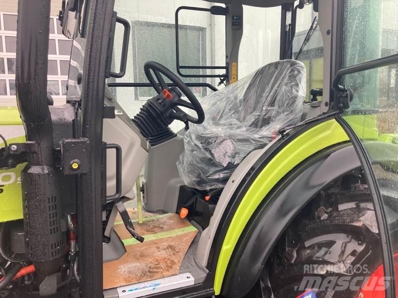 CLAAS NEXOS 240 S Tractoren