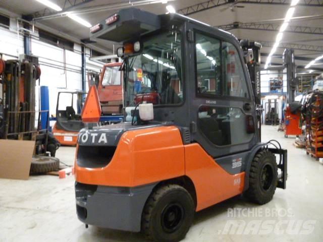 Toyota 52 - 2 - FDJF 35 Diesel heftrucks