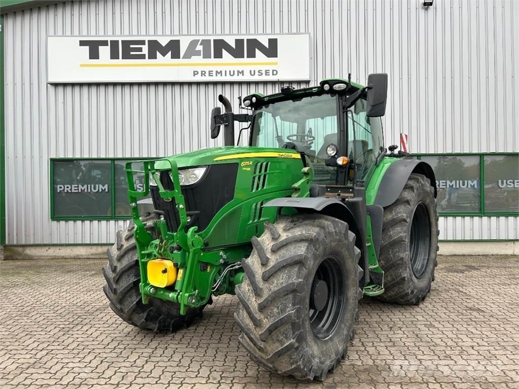 John Deere 6215R Tractoren