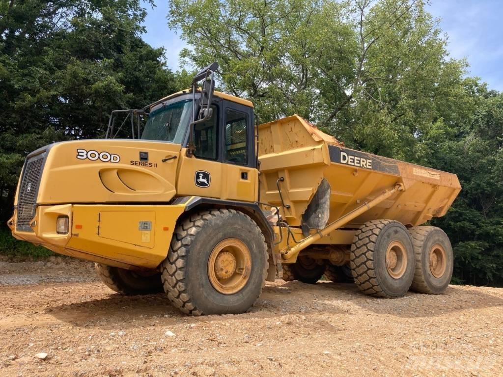 John Deere 300 D Knik dumptrucks