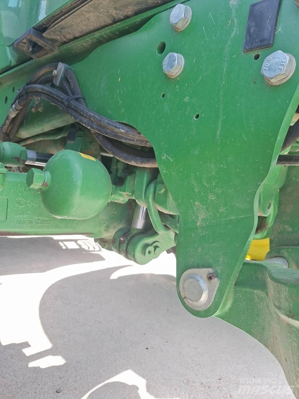 John Deere 6110R Tractoren