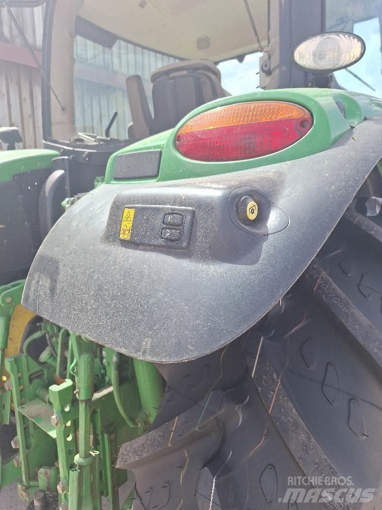 John Deere 6110R Tractoren