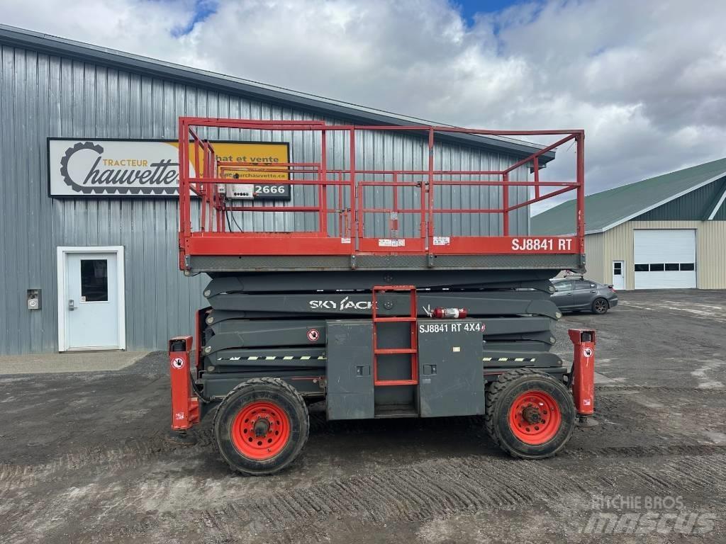 SkyJack SJ 8841 RT Schaarhoogwerkers
