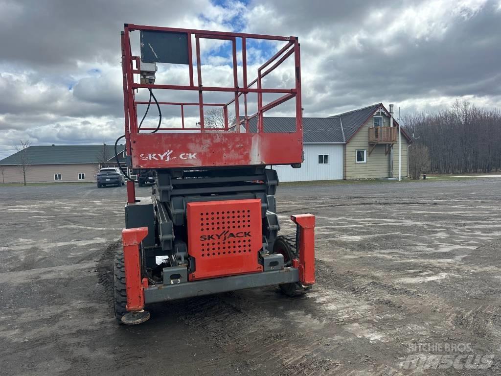 SkyJack SJ 8841 RT Schaarhoogwerkers