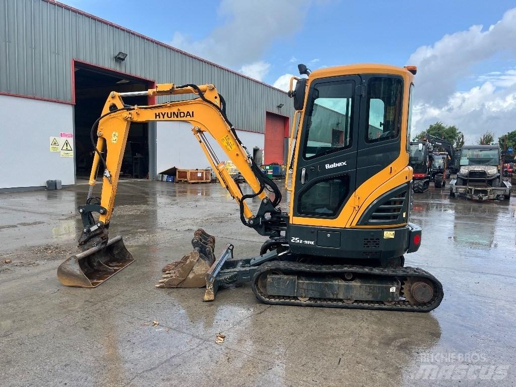 Hyundai R25Z-9 AK Minigraafmachines < 7t