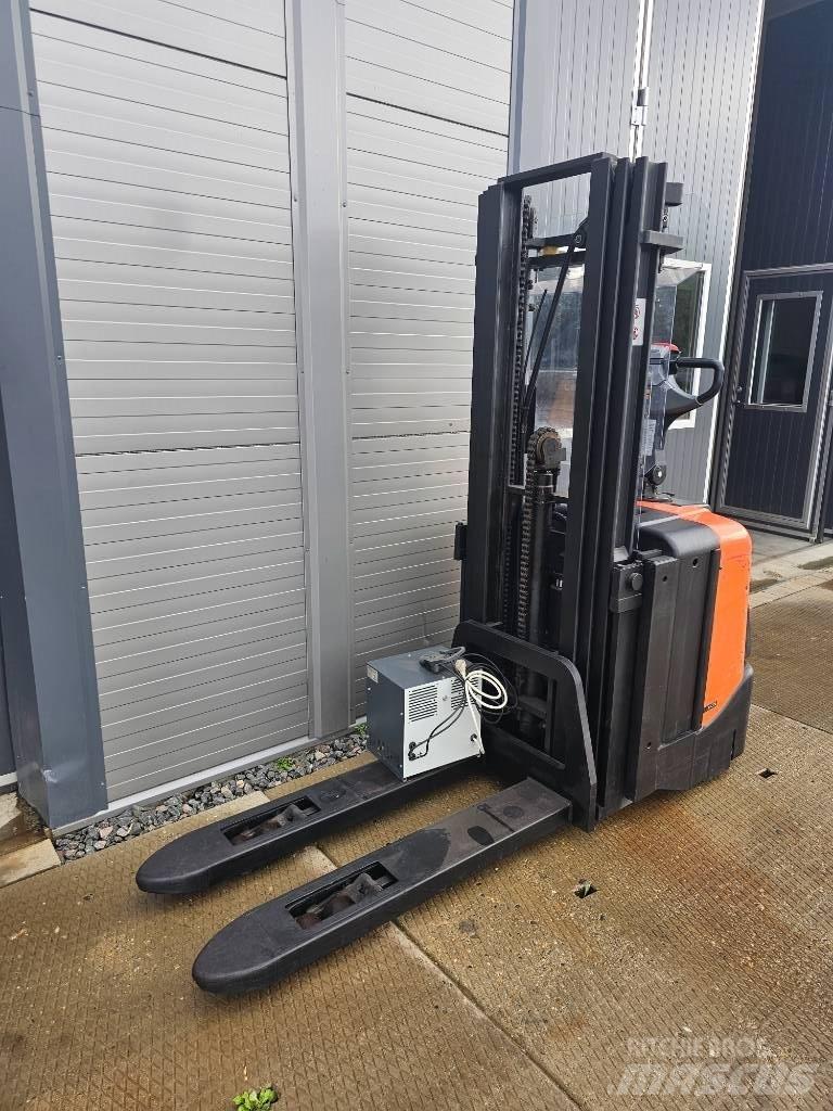 BT SPE 125 L 4150mm Meeloop stapelaar