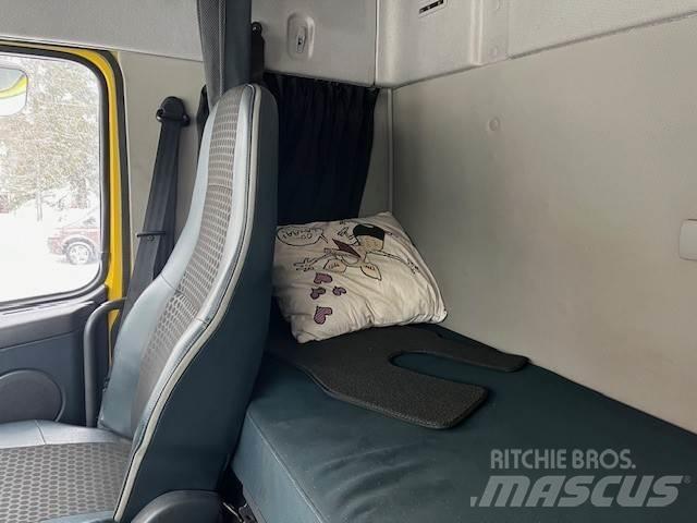 Volvo FM 13 8*4 Vlakke laadvloer met kraan