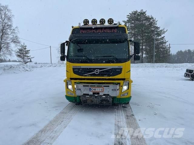 Volvo FM 13 8*4 Vlakke laadvloer met kraan