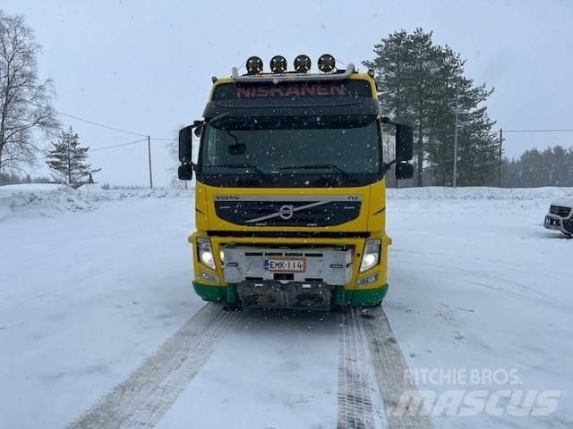 Volvo FM 13 8*4 Vlakke laadvloer met kraan
